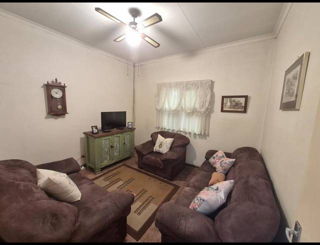 2 BEDROOM TOWNHOUSE FOR SALE IN VANDERBIJLPARK CW 6